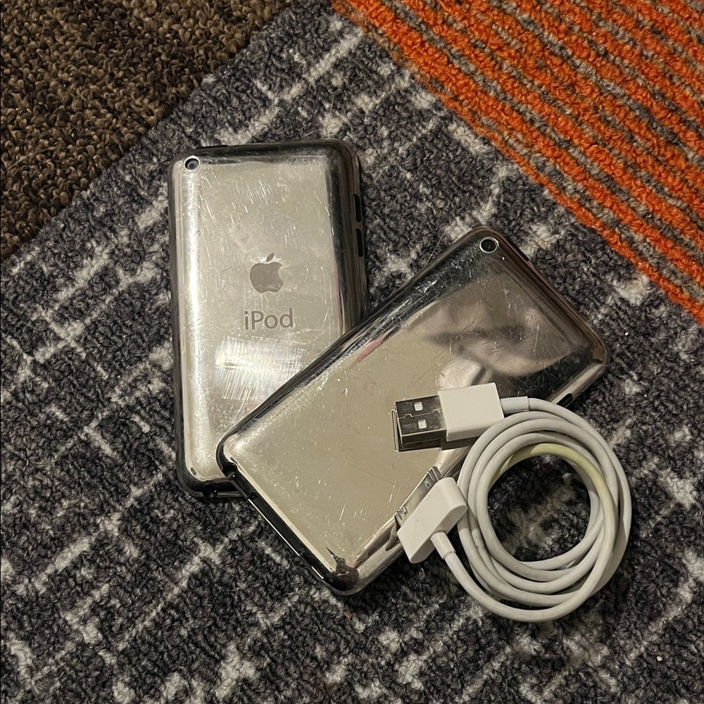 Apple Silver iPod Touch with USB Cable